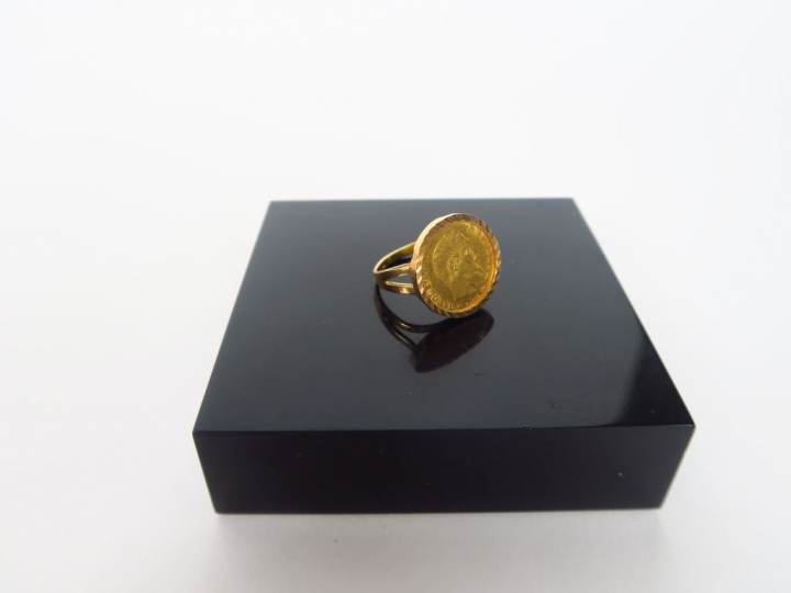 Bague en or jaune, ornée d'une pièce de 5 Francs or 1860. Poids. 5,54 