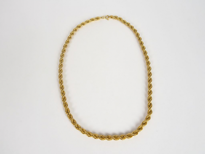 Collier souple en or jaune, maille torsadée. Poids. 12,93 gr