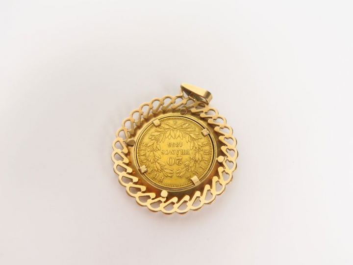 Pendentif en or jaune, orné d'une pièce de 20 Francs or, 1855-A. Poids