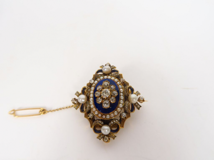 Parure Napoléon III en or, émail bleu nuit, brillants et perles compre