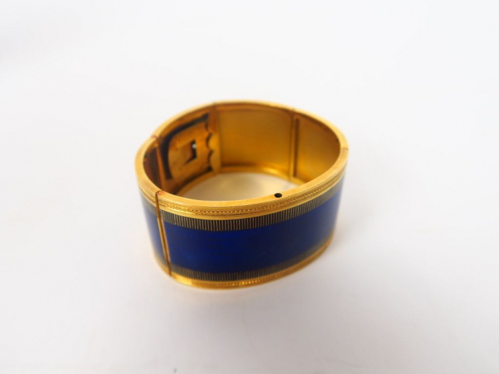 Parure Napoléon III en or, émail bleu nuit, brillants et perles compre