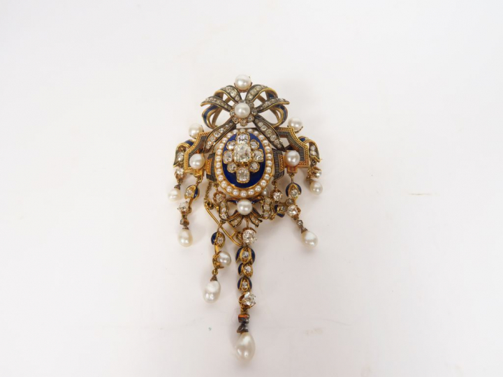 Parure Napoléon III en or, émail bleu nuit, brillants et perles compre