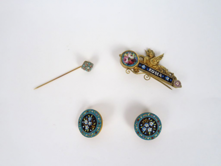 Quatre broches en micromosaique.