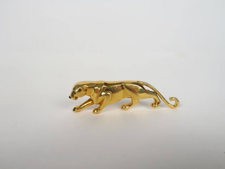 CARTIER.  Broche "Panthère" en or.  Signée  Poids. 16 gr