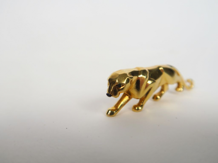 CARTIER.  Broche "Panthère" en or.  Signée  Poids. 16 gr