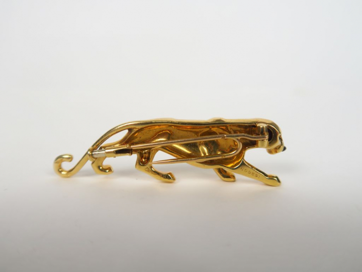 CARTIER.  Broche "Panthère" en or.  Signée  Poids. 16 gr