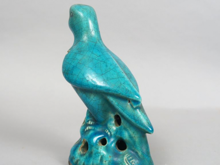 Perroquet en céramique émaillée turquoise. Chine, XIXème siècle (Accid