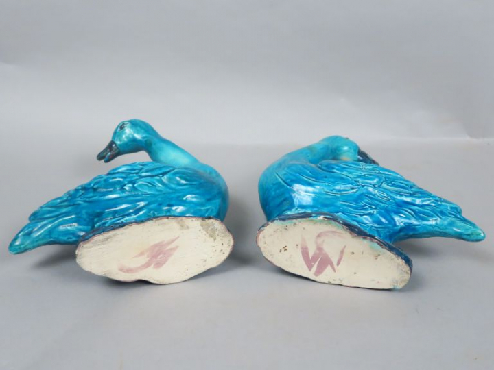 Couple de cygnes formant jardinières en céramique émaillé turquoise. C