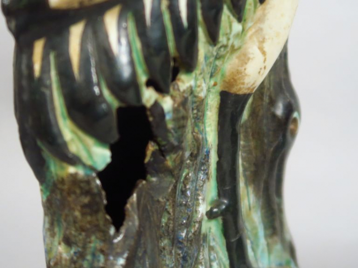 Couple d’ibis en terre cuite émaillé, reposant sur des rochers. Chine,