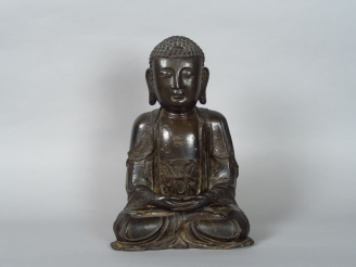 Vente aux enchères Statuette en bronze, anciennement laquée, représentant le bouddha assi