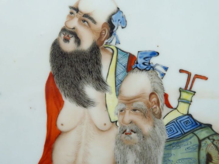 Deux plaques en porcelaine, d’une suite de quatre, chacune à décor pol