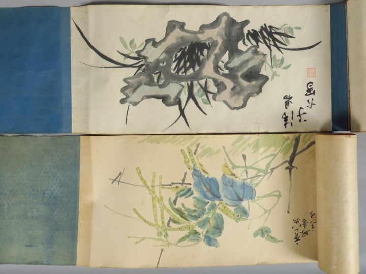 Deux rouleaux encre et couleurs sur papier, décor de fleurs et végétau