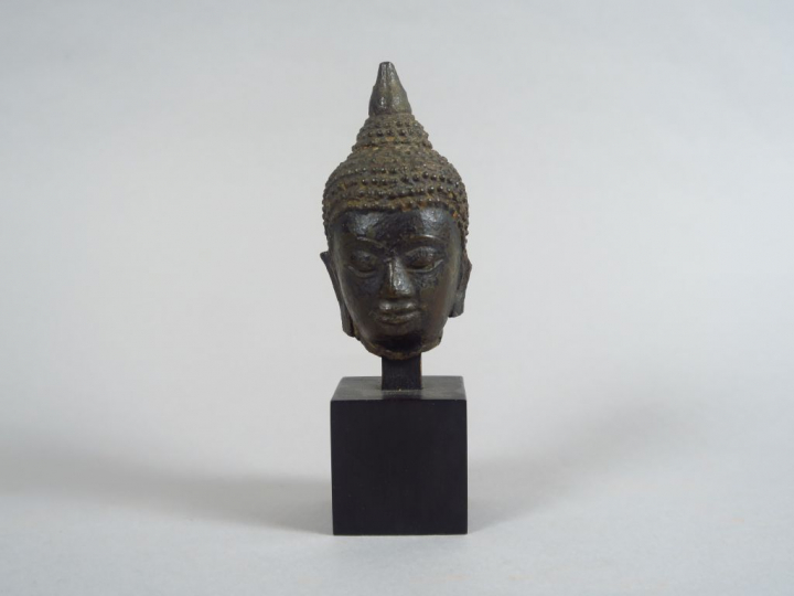 Tête de bouddha en bronze anciennement laqué.  Siam, Ayutthaya, XVIIèm