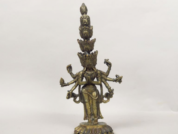 Sujet en alliage de cuivre représentant Aryâvalokiteshvara à onze tête
