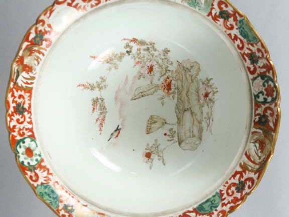 Grande coupe reprenant la forme d'une fleur de lotus en porcelaine de 