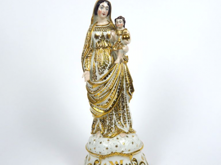 Sculpture XIXème en porcelaine blanche et dorée "Vierge à l'enfant" H.