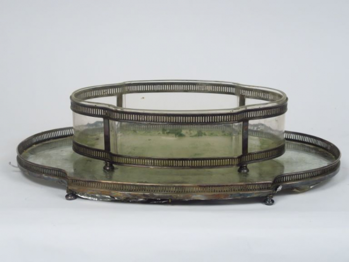 Centre de table de style Louis XVI et son présentoir en cristal et arg