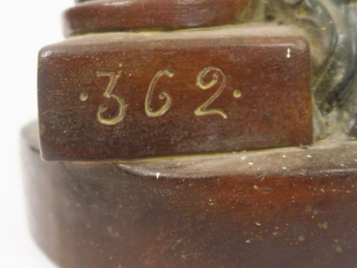 "Sapho". Sculpture 1900 en stuc polychrome.  H. 85 cm (égrenures)