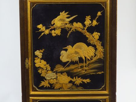 Cabinet ou médailler XIXe en laque du Japon et laque aventurine. Dim. 