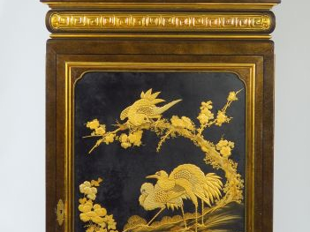 Cabinet ou médailler XIXe en laque du Japon et laque aventurine. Dim. 