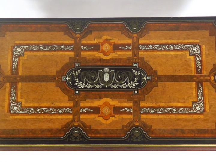 Table à jeux Napoléon III en marqueterie Boulle, nacre, laiton, ivoire