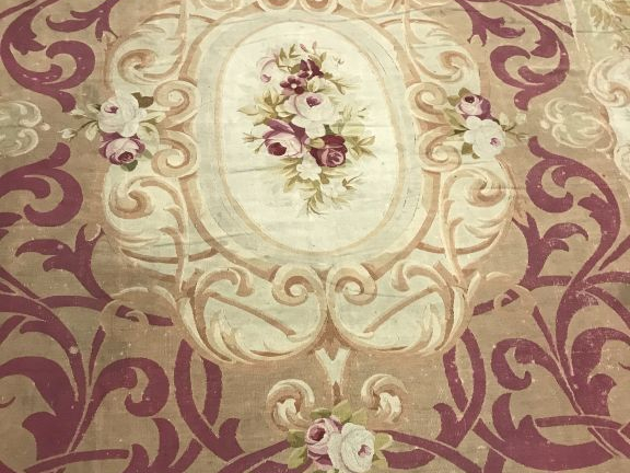 Grand tapis d'aubusson Napoléon III à décor de guirlandes de fleurs (u