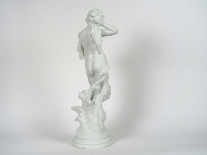 A. MOREAU. "Jeune fille nue à l'oiseau". Sculpture en biscuit. Signée.