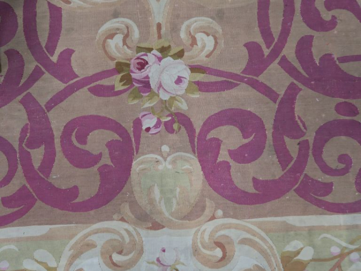 Grand tapis d'aubusson Napoléon III à décor de guirlandes de fleurs (u
