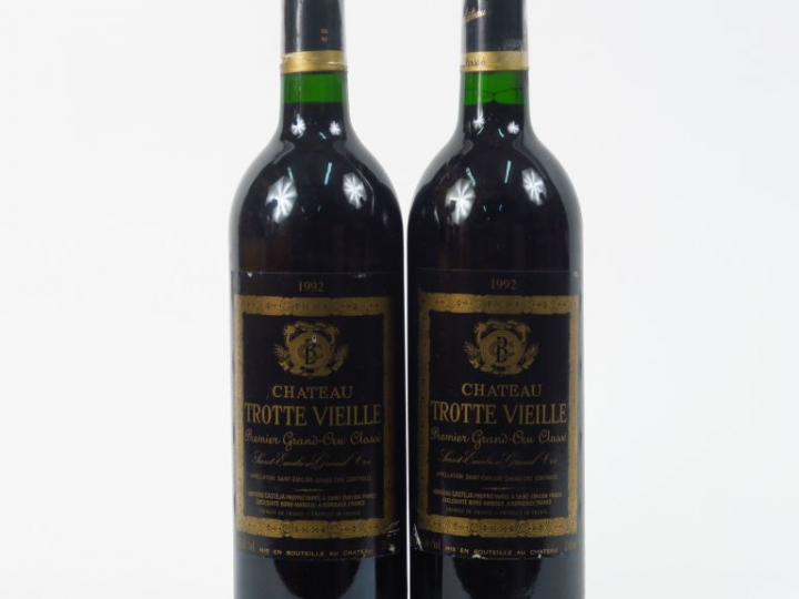 2 BOUTEILLES CHÂTEAU TROTTE VIEILLE 1er GCC ST EMILION - 1992