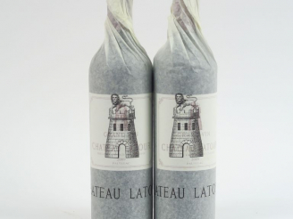 Vente aux enchères 2 BOUTEILLES CHÂTEAU LATOUR 1er GCC PAUILLAC - 2009 - CBO REMISE à L'A