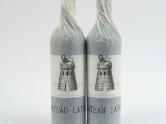 Vente aux enchères 2 BOUTEILLES CHÂTEAU LATOUR 1er GCC PAUILLAC - 2010 - CBO REMISE à L'A