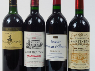 Vente aux enchères 4 BOUTEILLES MARGAUX : 1 CHÂTEAU MARTINENS 1986 - 1 CHÂTEAU HAUT TAYAC