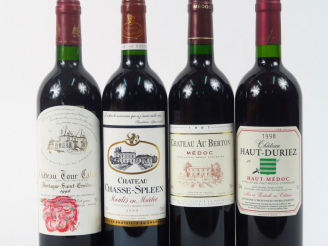 Vente aux enchères 4 BOUTEILLES : 1 CHÂTEAU CHASSE SPLEEN MOULIS 2000 - 1 CHÂTEAU AU BERT