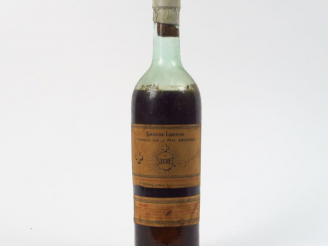 Vente aux enchères 1 TRES VIEILLE BOUTEILLE 'LE SECRET' GRANDE LIQUEUR PÈRE AMOUROUS