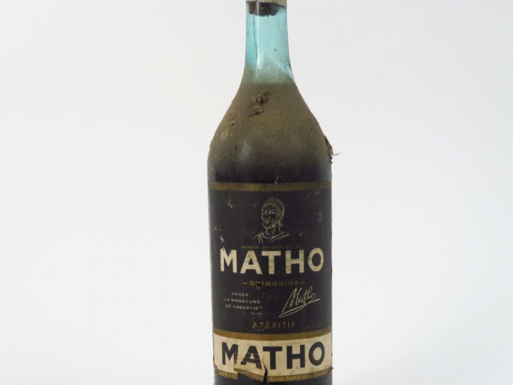 1 VIEILLE BOUTEILLE QUIQUINA MATHO