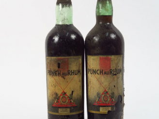 Vente aux enchères 2 VIEILLES BOUTEILLES PUNCH AU RHUM