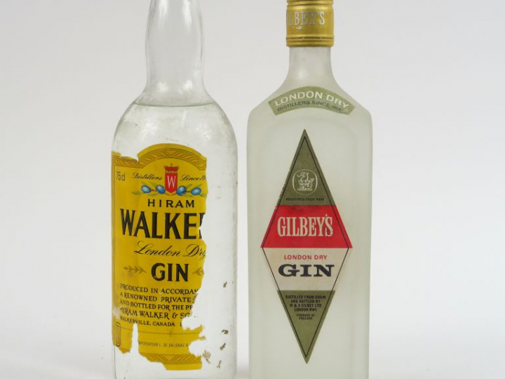 2 BOUTEILLES GIN : 1 GILBEY'S - 1 HIRAM WALKER EA