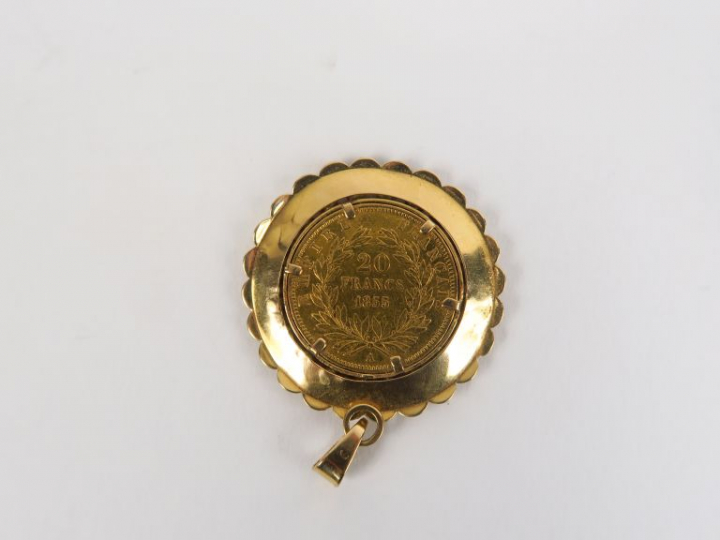 Pièce de 20 Francs or 1855-A, montée en pendentif.  Monture or jaune, 