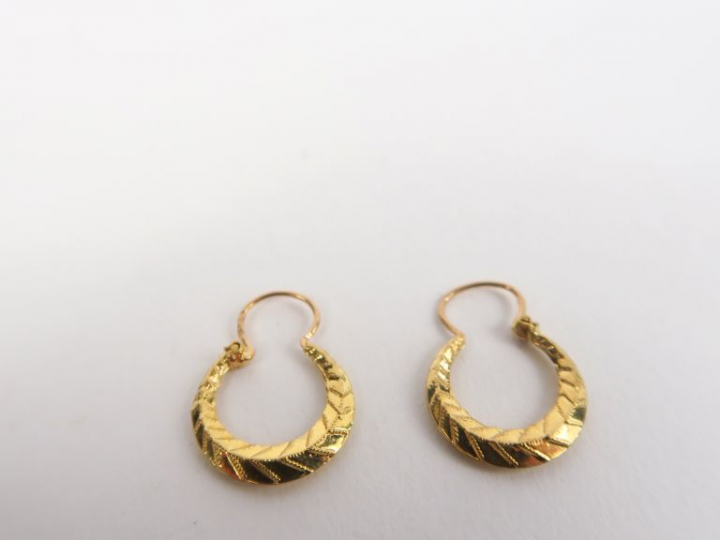 Paire de créoles en or jaune. Poids. 0,76 g