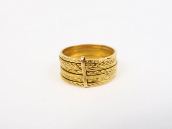 Bague semainier en or jaune. Poids. 5,57 g