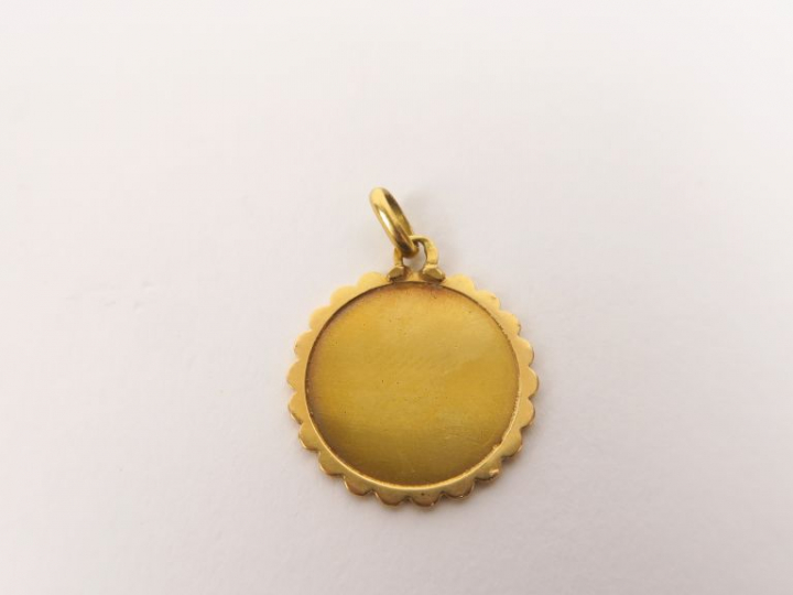 Médaille en or jaune. Poids. 4 g