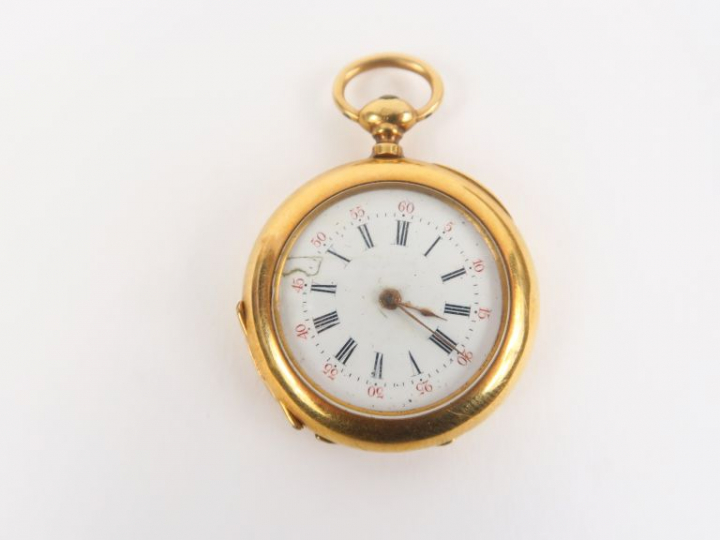 Montre de col en or jaune, cadran émaillé.  Poids tel. 23,94 g (petit 