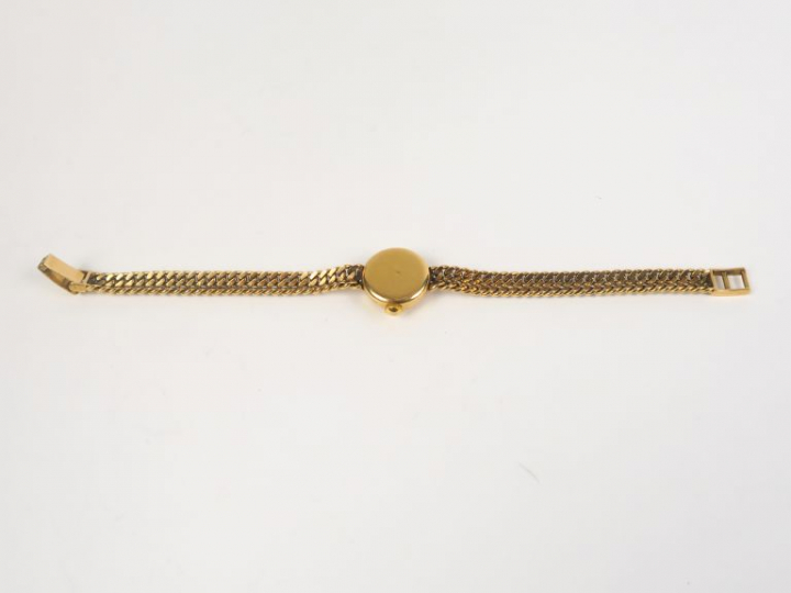 Montre de dame bracelet souple et boitier en or jaune. Cadran signé Ge