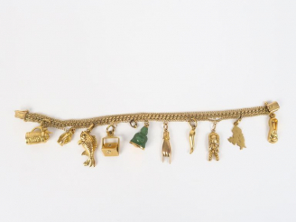 Vente aux enchères Bracelet en or jaune et dix pendeloques. Poids tel. 35,80 g