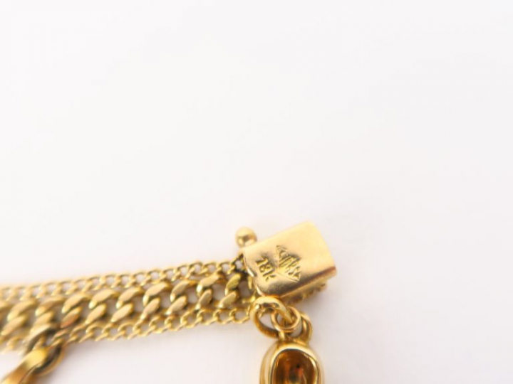 Bracelet en or jaune et dix pendeloques. Poids tel. 35,80 g