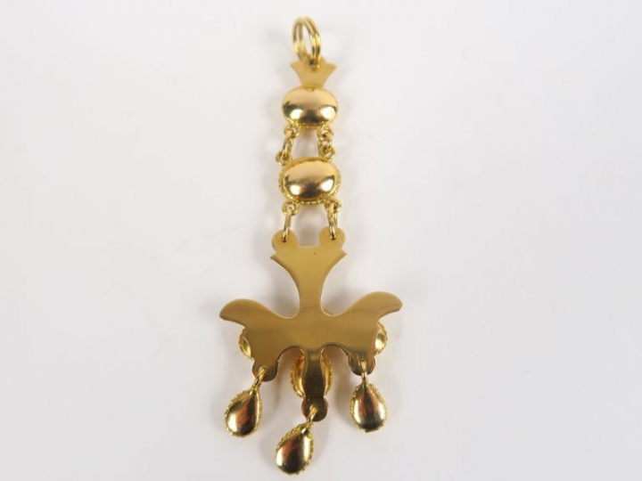 Pendentif Saint-Esprit en or jaune, émail et pierres de couleur.  Poid
