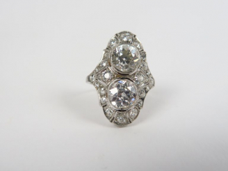 Vente aux enchères Bague Art déco "Toi Moi" en platine, ornée de deux brillants de 1,25 c