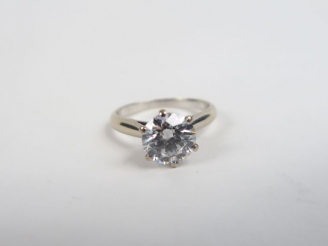 Vente aux enchères Bague solitaire en or blanc, ornée d'un diamant de 1,50 ct, DSI2  Cert