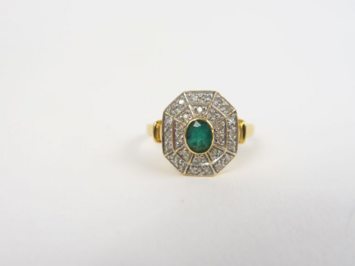 Bague de style Art déco en or jaune, ornée de petites roses et d'une é