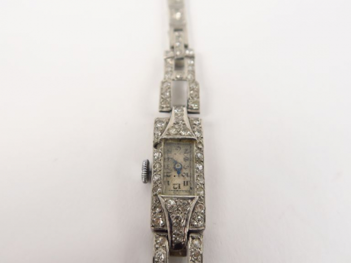 Camée Napoléon III figurant un profil de jeune femme. Monture en pompo